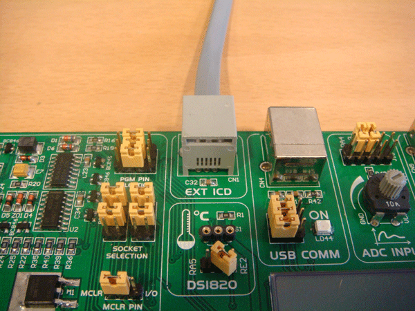 Connecting modular interface cable to the EasyPIC6 